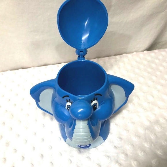 The Greatest Show On Earth Flip Top Cup Blue Eleph - Picture 2 of 6